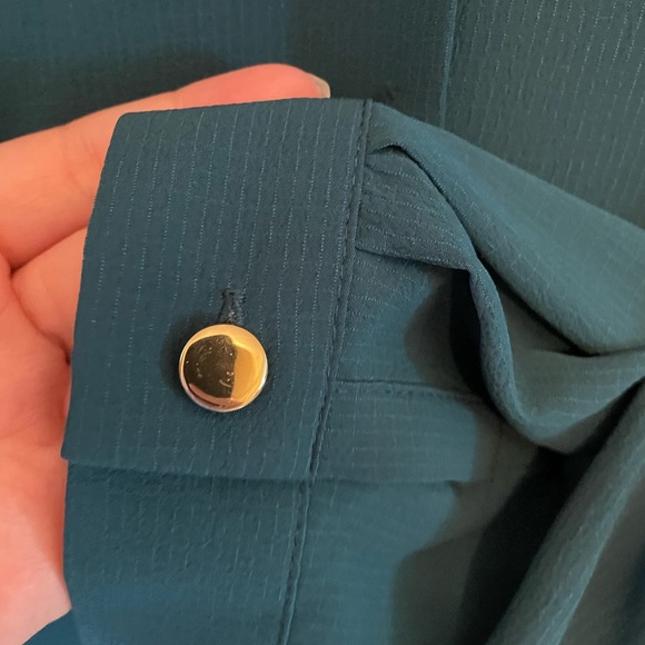 DANA BUCHMAN UEC Women’s Size Large Green button down top gold v-neck dress top - Picture 5 of 10